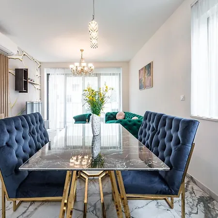 Stunning Luxury Royal Glamour دوبروفينك