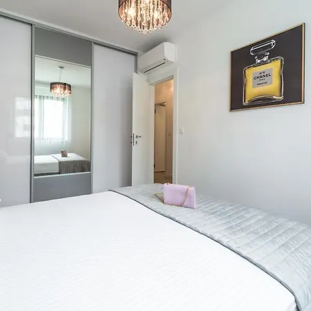 Stunning Luxury Royal Glamour